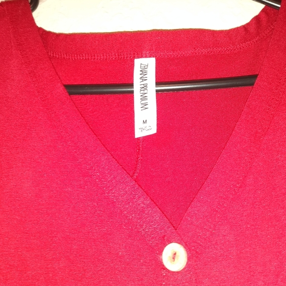 Bold red top - Picture 2 of 2